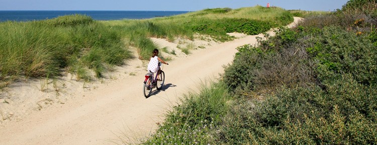 fietsen kind kinderen Domburg strand duinen